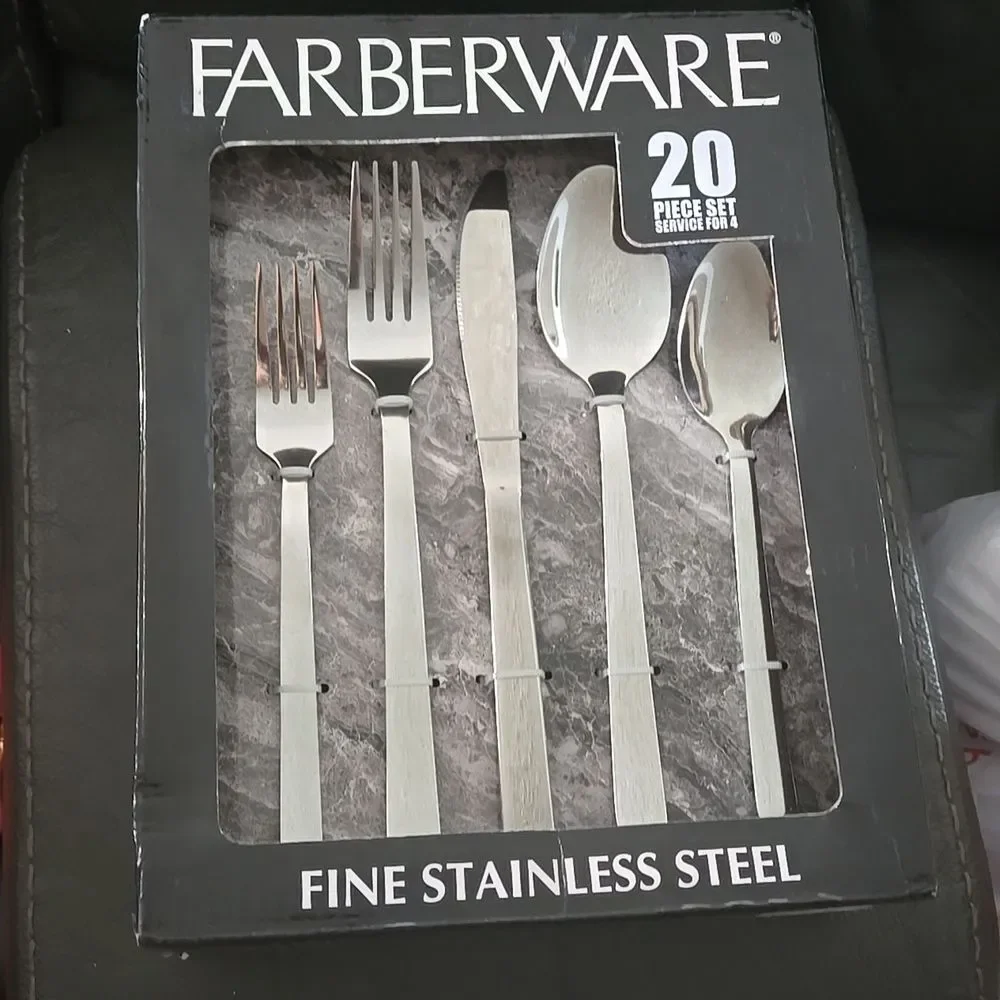 20 Piece Set Service for 4 silverware Farberware Venetian New In Box